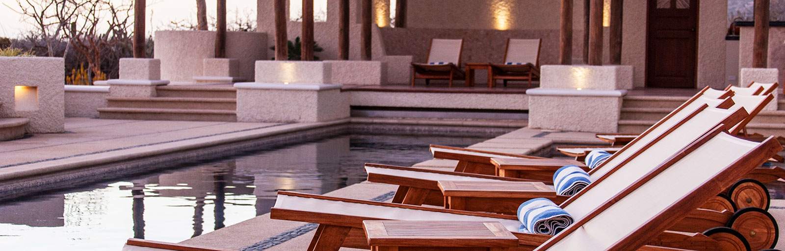 Mexico Yoga Retreats & Wellness Center: Chaise Lounges in the Swimming Pool