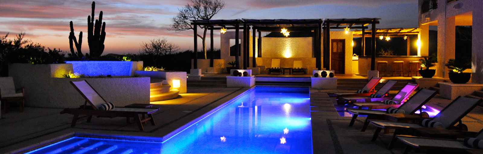Spa & Yoga Retreat in Mexico: Swimming Pool Lit at Night